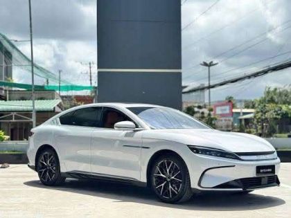 BYD Han chạy 2v7 xe k đâm đụng k độ chế