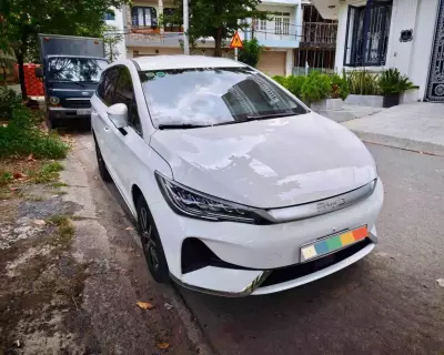 BYD M6, odo 1v7, xe gia đình biển trắng