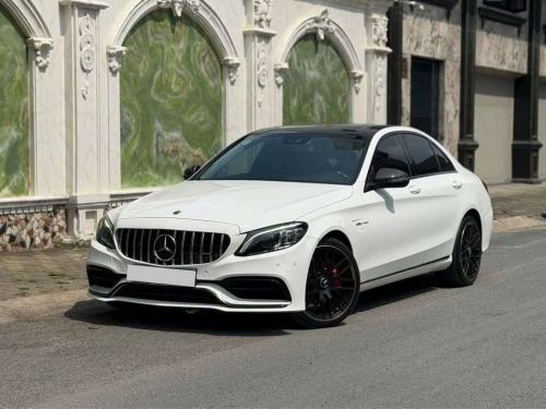 C200 Exclusive 2018 form mới có cửa sổ trời