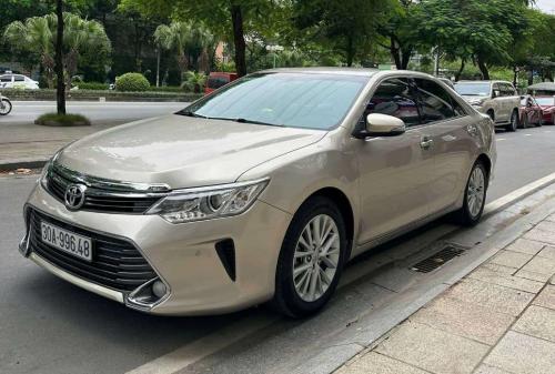Bán xe Camry 2016 chỉ đi hơn 3 vạn ..4 lốp nguyên vẹn