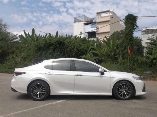 Camry 2.0Q 2022, odo chuẩn 15.000km một chủ mua mới từ đầu