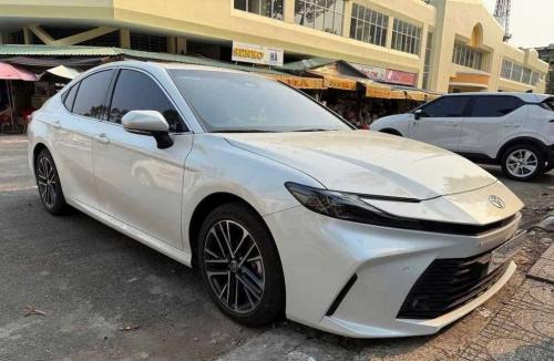 Camry 2.0Q sx 2024 chạy có 3000km
