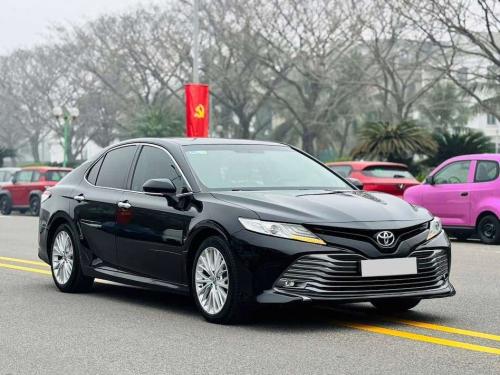 Camry 2.5Q 2020, không gian rộng, ghế sau ngồi rất sướng