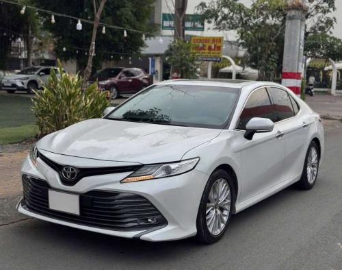 Camry 2.5Q 2021 đi hơn 8 vạn km full LS hãng