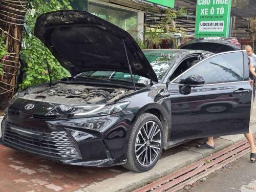 Camry HEV 2025 xăng điện bản cao nhất