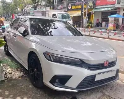 Civic 1.5G 2023 trắng Odo 3v8 km