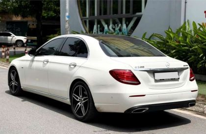 E200 Sport sản xuất 2019 Trắng ghế đen