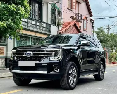 EVEREST TITANIUM 2022 4x2 đăng ký 2023