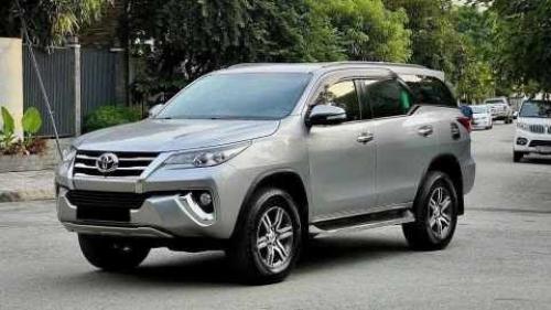 Toyota Fortuner 2.7V AT xăng 1 cầu 2017
