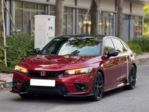 Honda Civic RS 2023 lăn bánh 48.000km