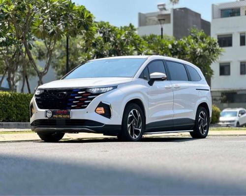Huyndai Custin 2.0T cao cấp Sản xuất 2024 
