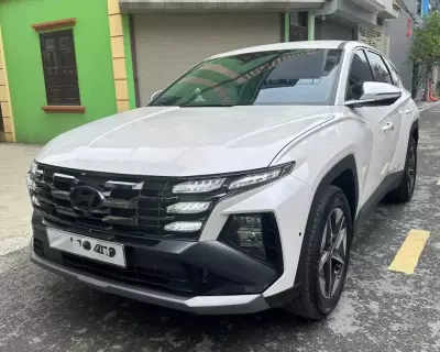 Huyndai tucson 2025 xăng đặc biệt chạy 1v2 kilomet zin