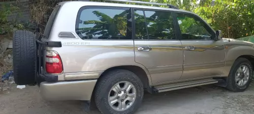 Toyota Land Cruiser 2004, Số sàn, màu ghi hồng, 8 chỗ đã đi 10.000 km