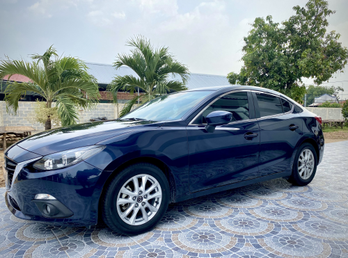 Mazda 3 1.5 2016, Tự động, đã đi 32.000 km, chinh chu, mau xanh den