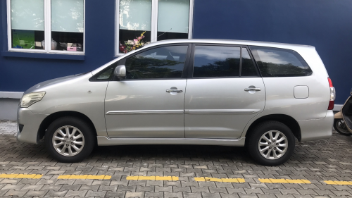 Toyota Innova G2.0 2012