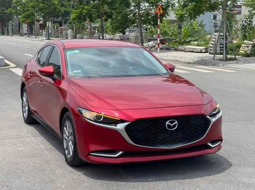 Mazda 3 luxury 1.5 AT 
