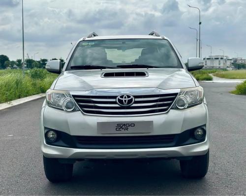 Toyota Fortuner số sàn máy dầu