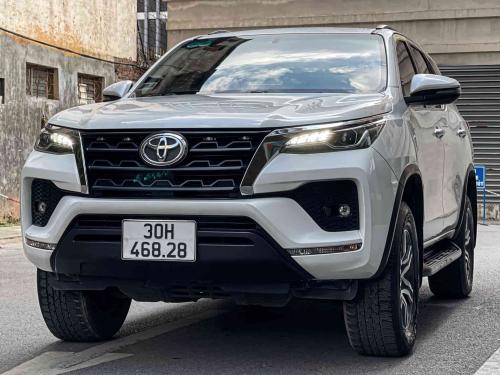 Xe Toyota Fortuner 2.4L 4x2 AT 