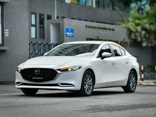 Mazda 3 2024 Luxury đi 2 vạn km hơn, màu trắng, xe độ full đồ