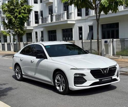 Vinfast lux A 2.0 turbo base 