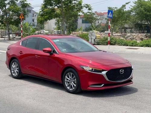 Mazda 3 luxury 1.5 AT
