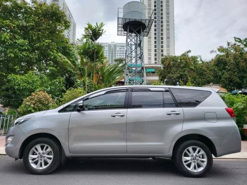 Toyota Innova E 2.0 