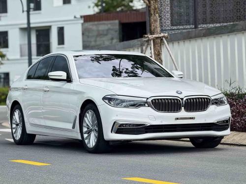 BMW 530i Luxury Line4