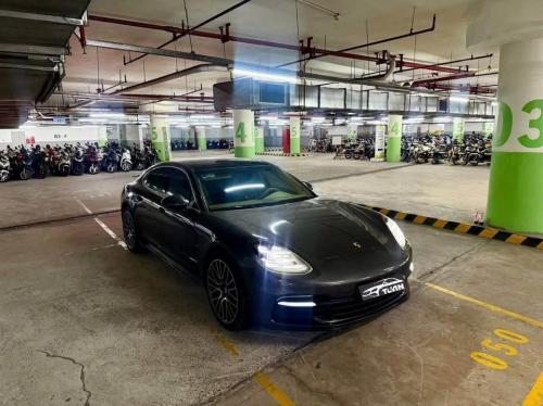 PORSCHE Panamera V6 3.0 model 2018