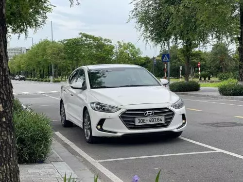 Bán xe Huyndai Elantra 