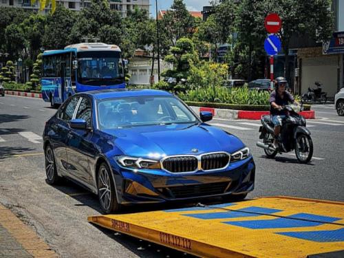 Bán xe BMW 320i