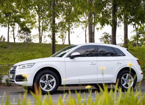 Audi Q5 quattro 2018 trắng/đen 
