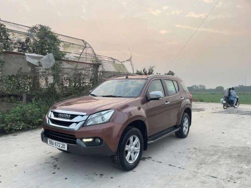 ISUZU MUX 7 chỗ máy dầu số tự động