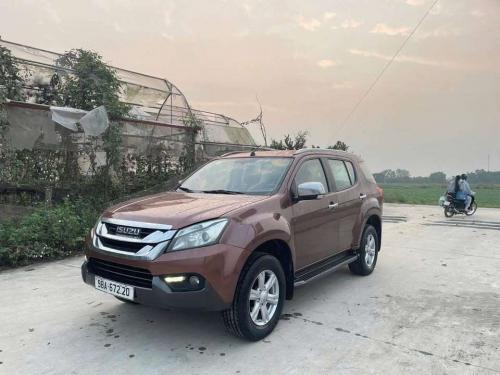 ISUZU MUX 7 chỗ máy dầu số tự động