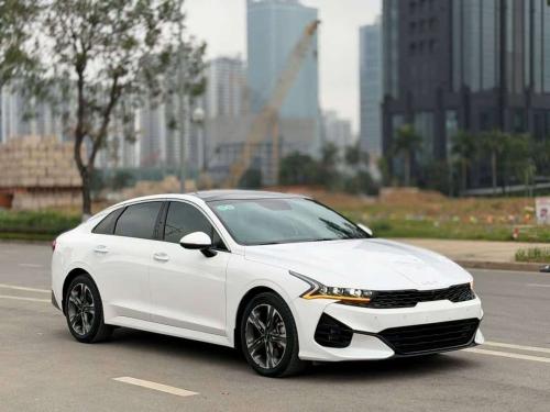 Kia K5 trắng siêu hot lại còn bản 2.5 GT line cao cấp nhất
