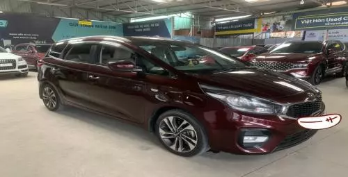 Bán Xe Kia Rondo 2018 số sàn màu đỏ