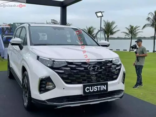 Bán Xe Hyundai Custin Cao Cấp 2.0T 2023