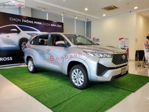 Bán Xe Toyota Innova Cross 2.0 CVT 2024