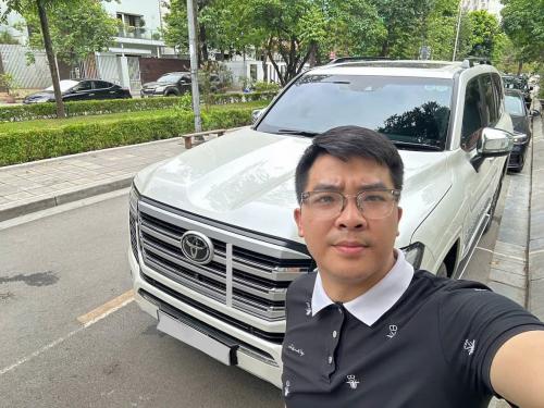 Toyota Land Cruiser LC300 sản xuất 2024
