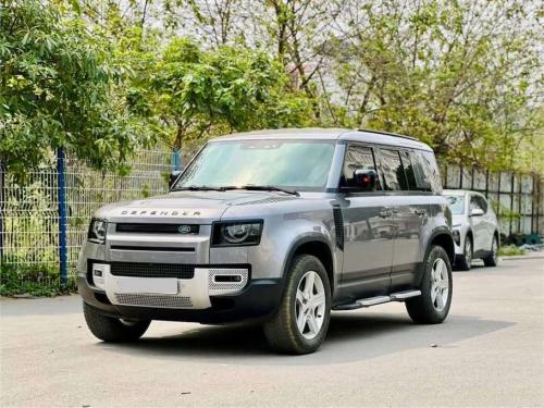 Land Rover Defender 110 sản xuất 2020 lướt 3 vạn km