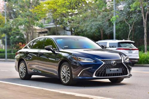 Bán Lexus ES250 màu xanh than nội thất nâu
