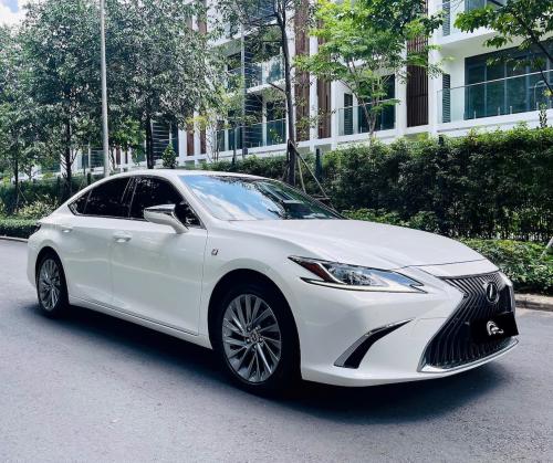 Cần bán Lexus ES250 2018 – Xe đẹp, sang trọng, chất lượng như mới!