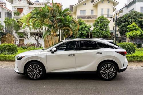 Lexus RX350 sản xuất 2023 đã chạy lướt 15.000 km 