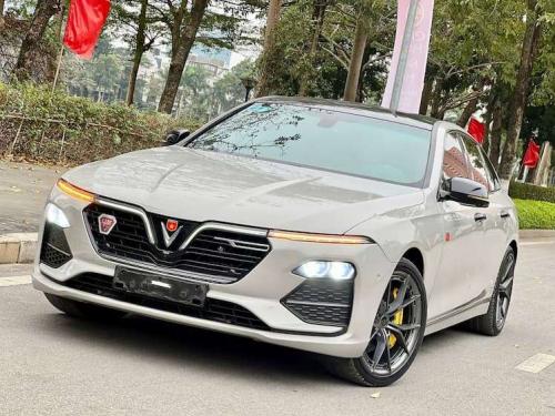 Lux A 2020 premium lăn bánh 8v