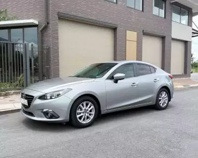 Mazda 3 2016 1.5AT bản full cửa sổ trời 