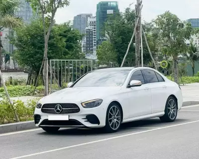 MERCEDES-BENZ E300 AMG 2022 V1