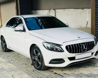 Mercedes C200 model 2016 đồ chơi kín xe
