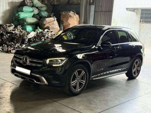 Mercedes GLC200 2021 màu đen ghế kem