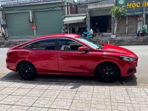 MG5 model 2023 số tự động màu đỏ