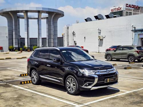 Mitsubishi Outlander 2.0 Premium SUV 7