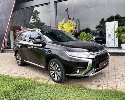 Mitsubishi Outlander 2.0 CVT 2023 lướt 16k km